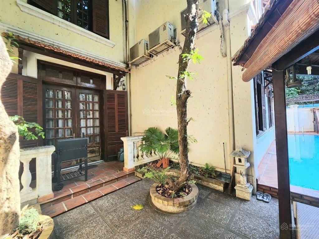 Villas pháp cũ 2mt trần quốc thảo, q3, dt 339.7m2, kc 1 trệt 2 lầu, mái che, hồ bơi, sân vườn