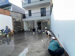 Mặt tiền nguyễn thị thập. ngang 8mét dài 31mét, có sân đỗ xe hơi. trệt 2 lầu, 11 phòng
