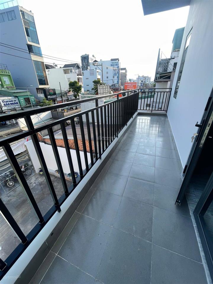 Mặt tiền nguyễn thị thập. ngang 8mét dài 31mét, có sân đỗ xe hơi. trệt 2 lầu, 11 phòng
