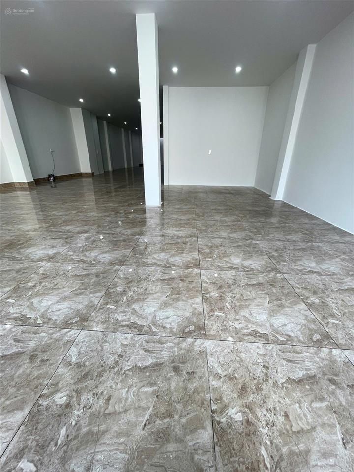 Mặt tiền nguyễn thị thập. ngang 8mét dài 31mét, có sân đỗ xe hơi. trệt 2 lầu, 11 phòng