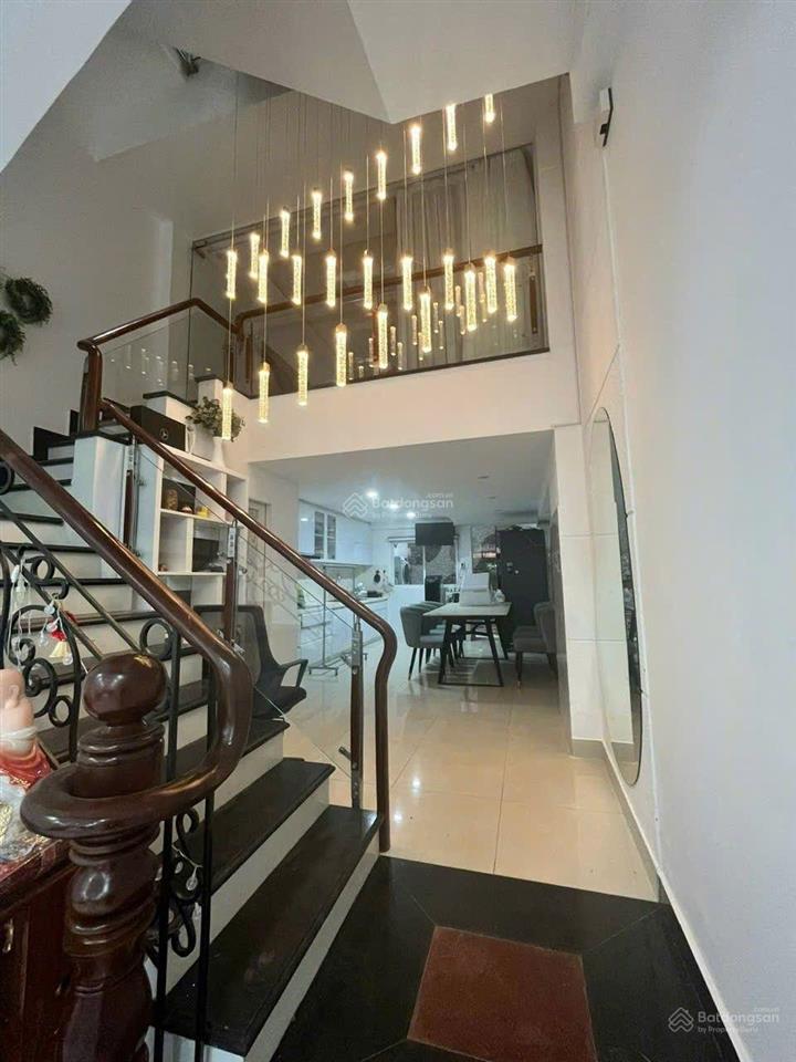 Cho thuê nhà đẹp,nguyên căn,full nội thất
mặt tiền đường số, tân qui, q7 giá 35tr tl