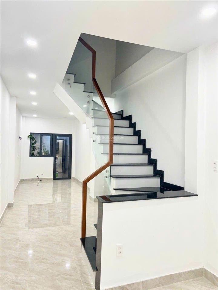 Cho thuê nguyên căn mặt tiền 2 lầu nguyễn thị thập rẻ nhất 36tr/ tháng
trệt 2 lầu 4 phòng 3wc,