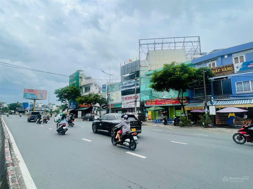 Chỉ cần 11,5 tỷ có nhà kinh doanh đường lớn 40m
