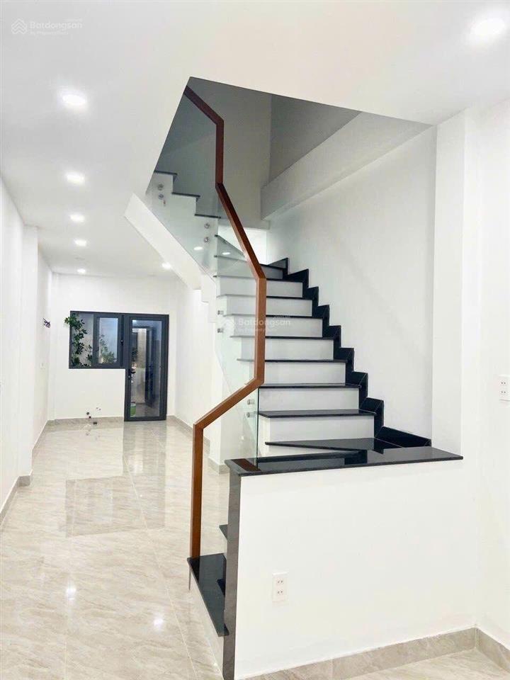Cho thuê nguyên căn mặt tiền 2 lầu nguyễn thị thập rẻ nhất 37tr/ tháng
trệt 2 lầu 4 phòng 3wc