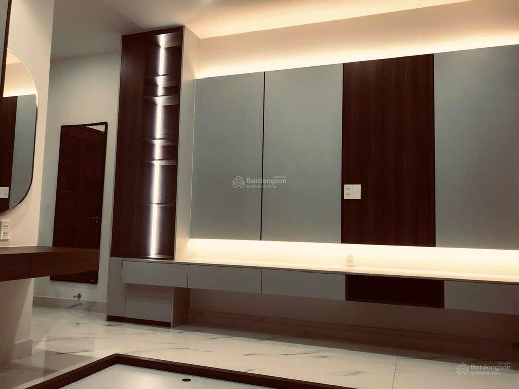 Bán nhà mặt tiền đường số 14m,gần lotte mark.quận 7
giá 15,8 tỷ tl
=====
diện tích.4m5 x 15m