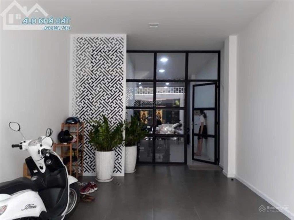 Mặt tiền đường số 16 p.tân phú quận 7 ( nay là phường tân mỹ tp.hcm )
sát chợ tân mỹ