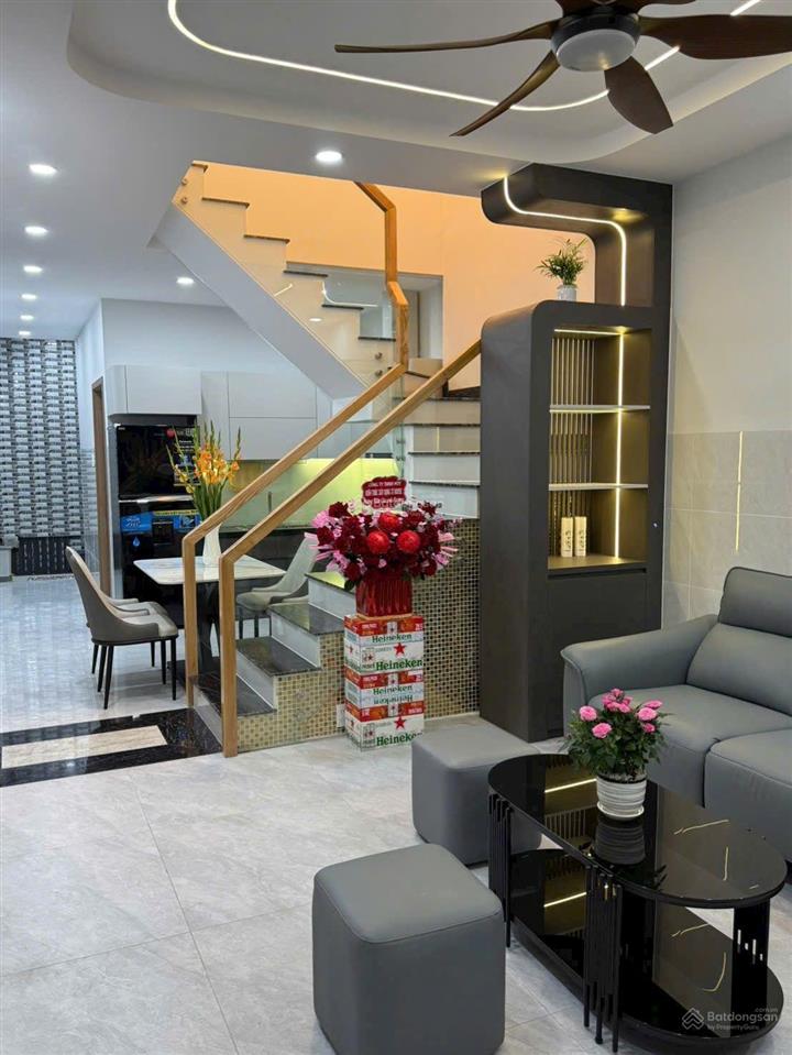 Nhà đẹp hẻm chợ tân quy q7 full nội thất giá 5,9 tỷ nhà mặt chợ vừa ở vừa kinh doanh,