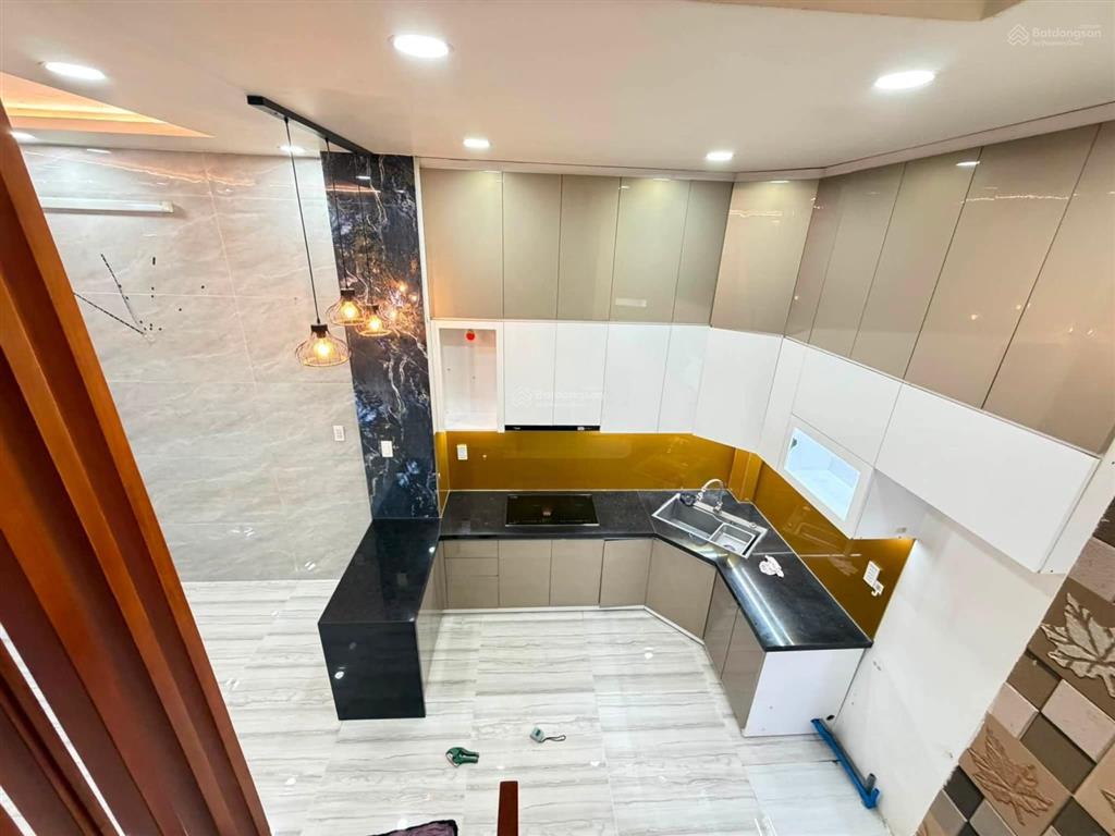 /share bán nhà mới đẹp góc 2 mặt tiền đường huỳnh tấn phát, quận 7