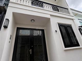 Nhà cần bán nguyễn văn quỳ trung tâm tp.hcm.
vị trí đẹp cách đường chính 100m.