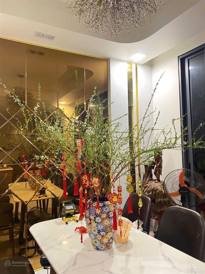Bán nhà đẹp full nội thất hẻm xe hơi, khu vực nguyễn văn linh gần kcx tân thuận
