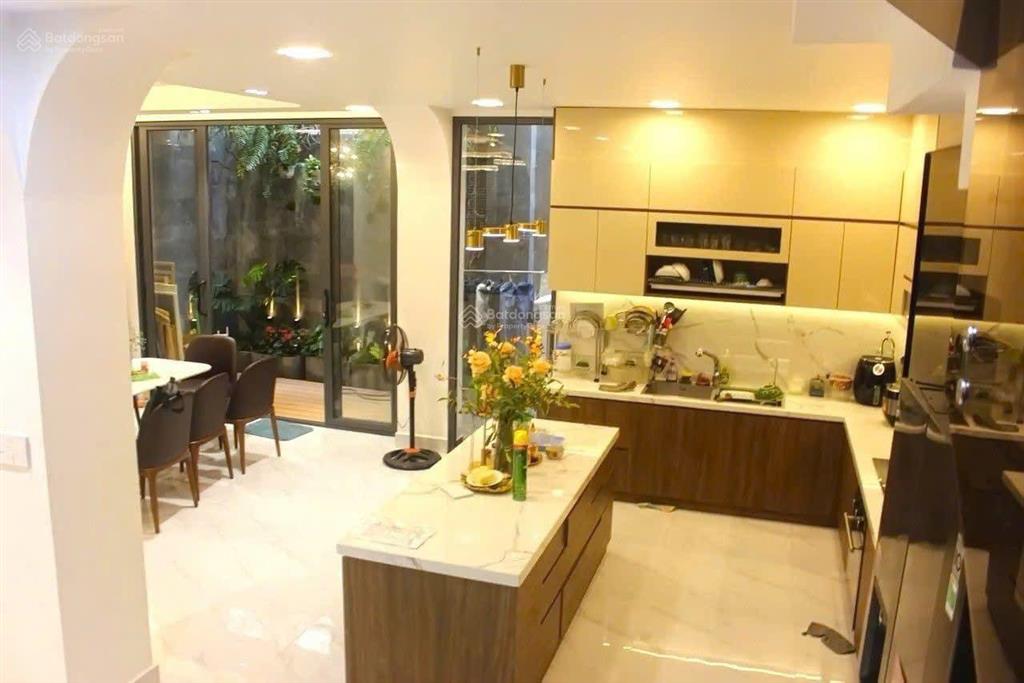 Bán nhà đẹp full nội thất hẻm xe hơi, khu vực nguyễn văn linh gần kcx tân thuận