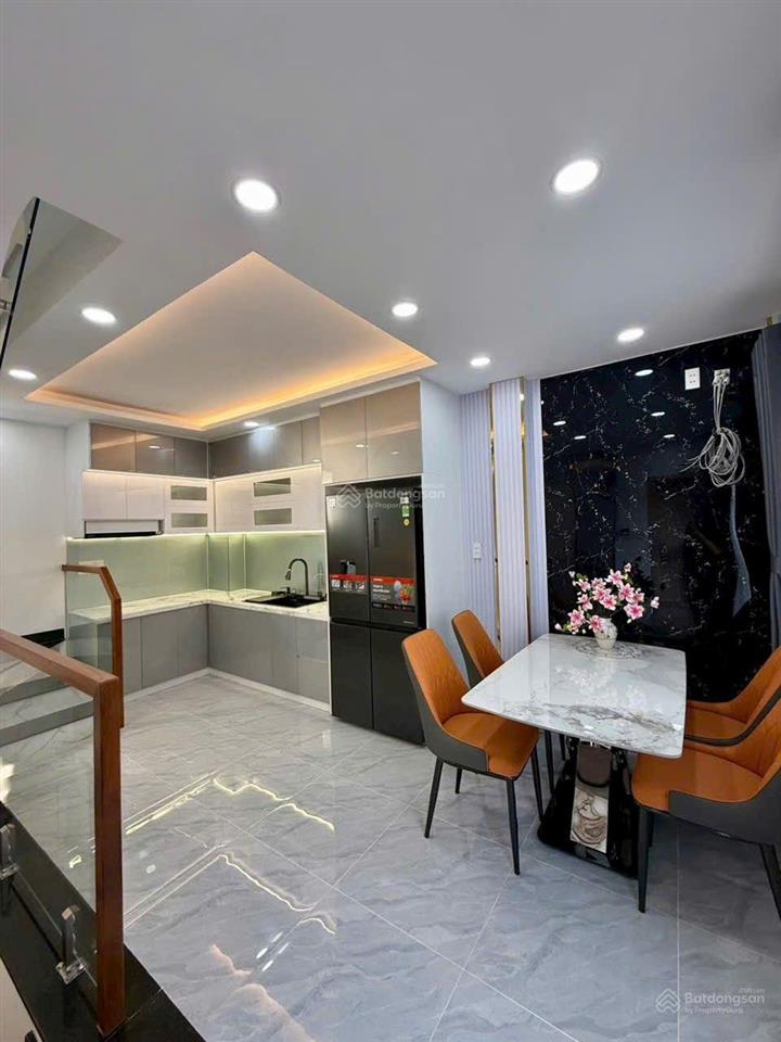 Bán nhà hxh 487 huỳnh tấn phát, vị trí cực vip!
dt sàn 42m2 xd trệt 3 lầu st