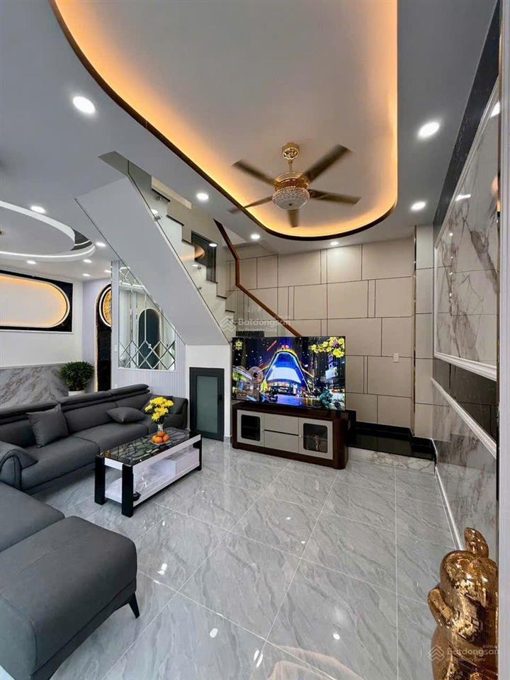 Bán nhà hxh 487 huỳnh tấn phát, vị trí cực vip!
dt sàn 42m2 xd trệt 3 lầu st