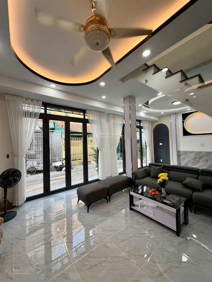 Bán nhà hxh 487 huỳnh tấn phát, vị trí cực vip!
dt sàn 42m2 xd trệt 3 lầu st