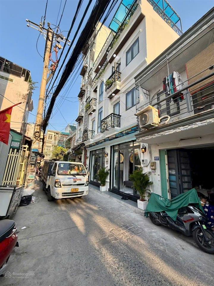 Bán nhà hxh 487 huỳnh tấn phát, vị trí cực vip!
dt sàn 42m2 xd trệt 3 lầu st
