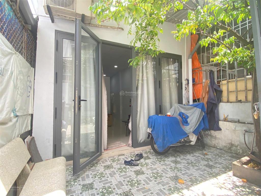 Cho thuê nhà mặt tiền đường số 49 quận 7 vị trí mặt tiền, thuận tiện ở và kinh doanh nhỏ.