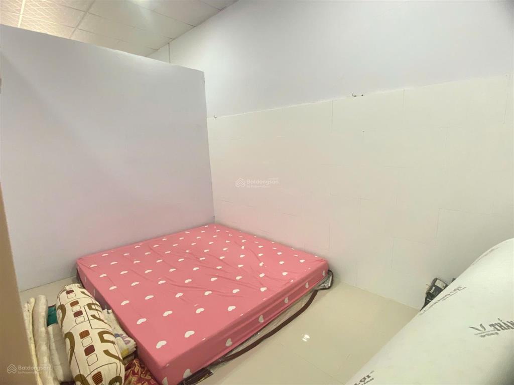 Cho thuê nhà mặt tiền đường số 49 quận 7 vị trí mặt tiền, thuận tiện ở và kinh doanh nhỏ.