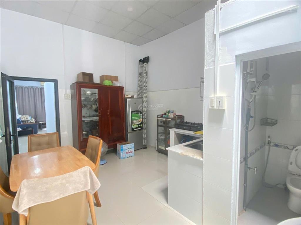 Cho thuê nhà mặt tiền đường số 49 quận 7 vị trí mặt tiền, thuận tiện ở và kinh doanh nhỏ.