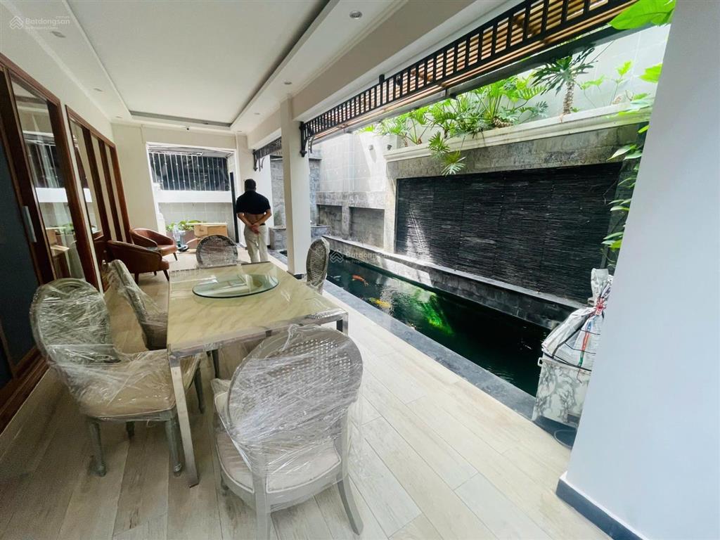 Bán biệt thự quận 7 | sadeco ven sông p. tân phong
dt 12,5m x 18m. kết cấu 1 hầm 3 lầu