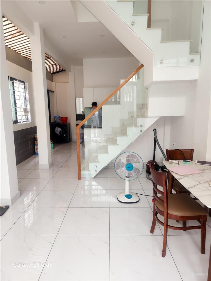 Bán nhà 2 mặt tiền hẻm xe hơi 793 trần xuân soạn khu kiều đàm p. tân hưng quận 7
diện tích 4x11