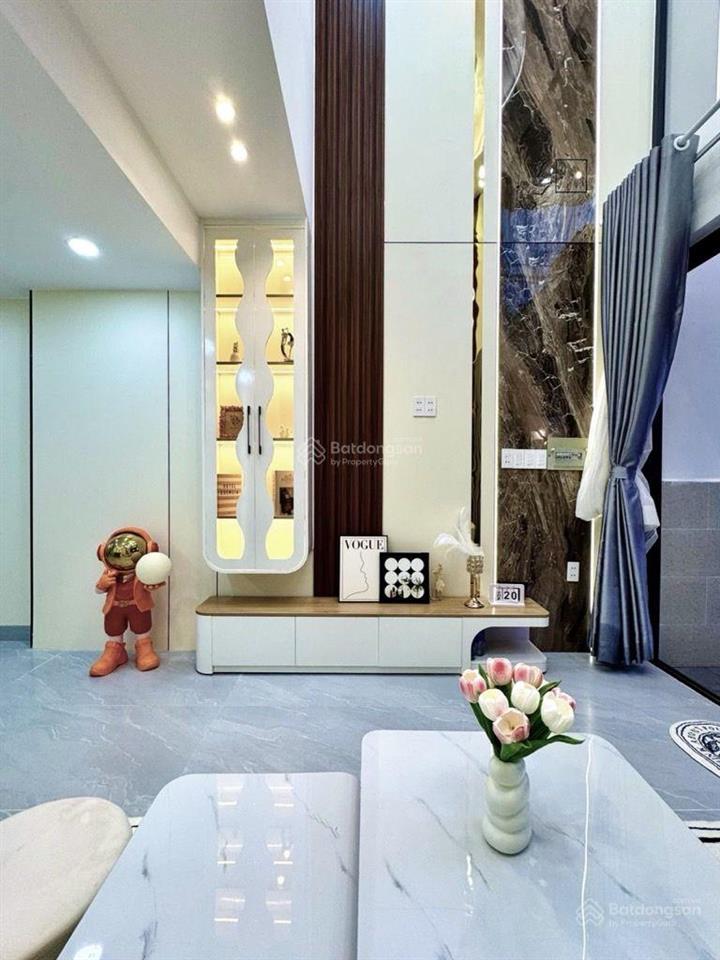 3 tầng 58m2,ngay đại lộ phạm văn đồng,xe tải đi ngang nhà,gần trường học các cấp,bệnh viện,8t nhỉnh