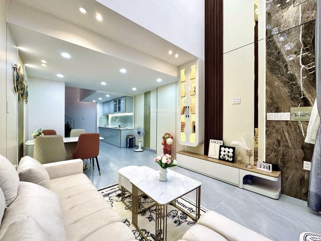 3 tầng 58m2,ngay đại lộ phạm văn đồng,xe tải đi ngang nhà,gần trường học các cấp,bệnh viện,8t nhỉnh