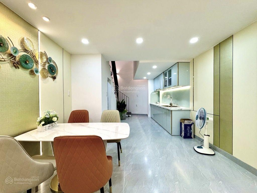 3 tầng 58m2,ngay đại lộ phạm văn đồng,xe tải đi ngang nhà,gần trường học các cấp,bệnh viện,8t nhỉnh