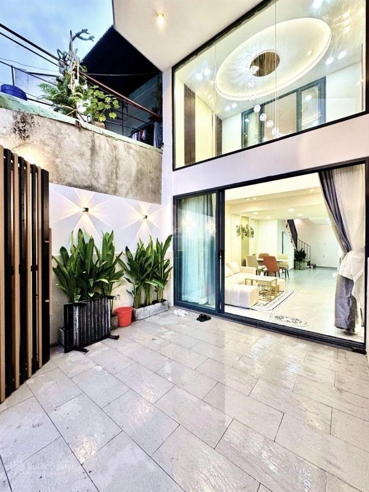 3 tầng 58m2,ngay đại lộ phạm văn đồng,xe tải đi ngang nhà,gần trường học các cấp,bệnh viện,8t nhỉnh