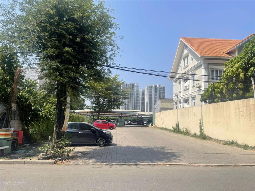 Hot! 1 lô đất duy nhất sổ đỏ xd tự do mt lê thị chợ, 6.68x30m, giá chỉ 140 triệu/m2. 0902 747 ***