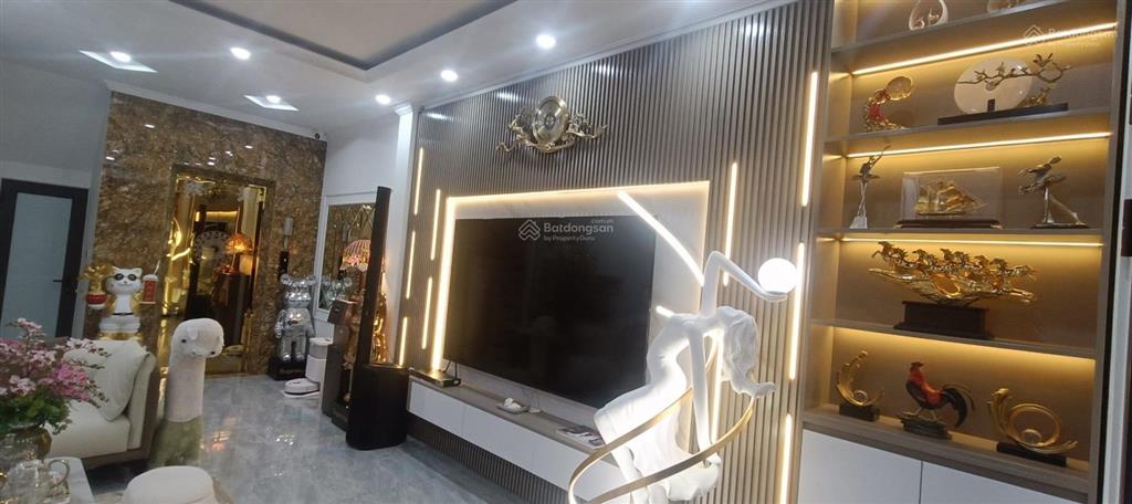 Bán nhà tương mai, 15,9 tỷ, 42m2, 3pn, 6 tầng, thang máy. nội thất tiền tỷ thiết bị thông minh