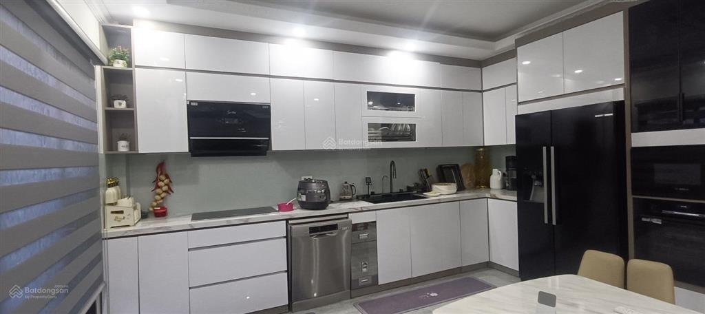 Bán nhà tương mai, 15,9 tỷ, 42m2, 3pn, 6 tầng, thang máy. nội thất tiền tỷ thiết bị thông minh