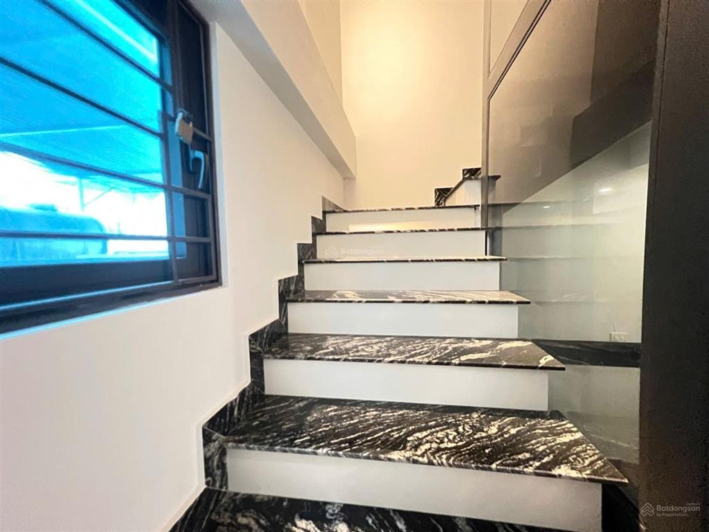 Bán nhà nguyễn an ninh 3pn, 5 tầng, 35m2 13,5 tỷ.ô tô đỗ cửa khung thang máy