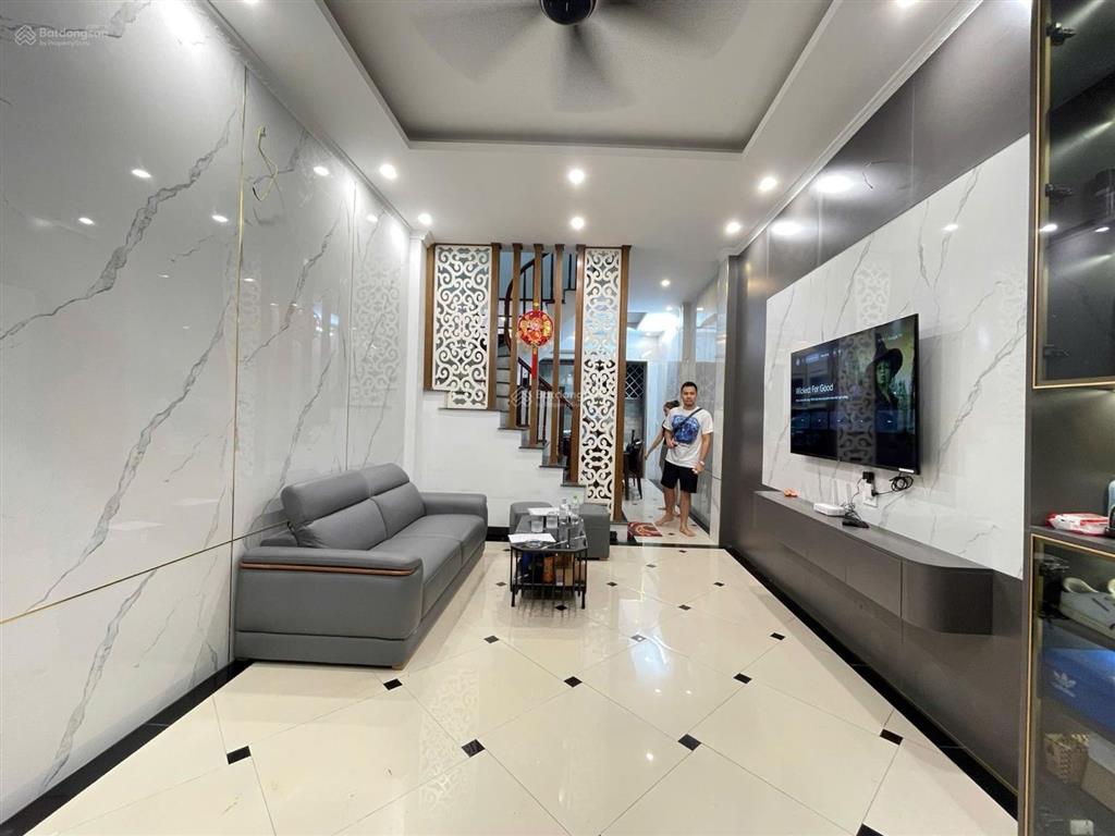 Bán trương định 1 nhà ra phố 40m 5 tầng mới đẹp long lanh full nội thất 13 tỷ