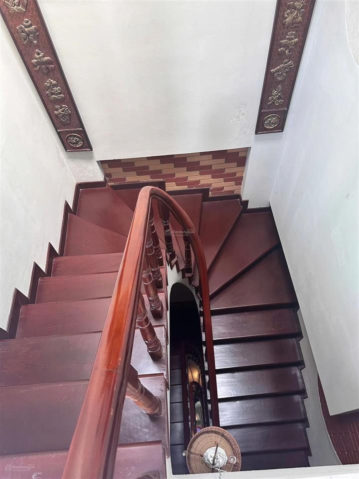 Hàng hiếm giáp bát, 9 tỷ, 33 m2, 3pn, 5 tầng ngõ thông ô tô 20m