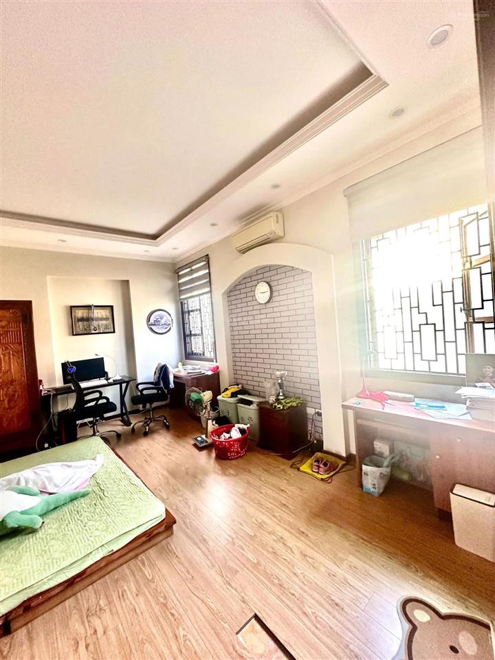 Hàng hiếm giáp bát, 9 tỷ, 33 m2, 3pn, 5 tầng ngõ thông ô tô 20m