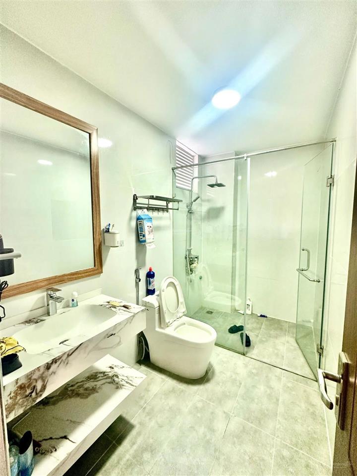 Hàng hiếm giáp bát, 9 tỷ, 33 m2, 3pn, 5 tầng ngõ thông ô tô 20m