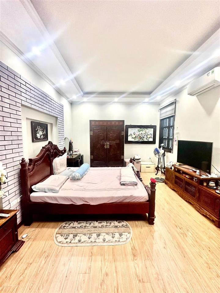 Hàng hiếm giáp bát, 9 tỷ, 33 m2, 3pn, 5 tầng ngõ thông ô tô 20m