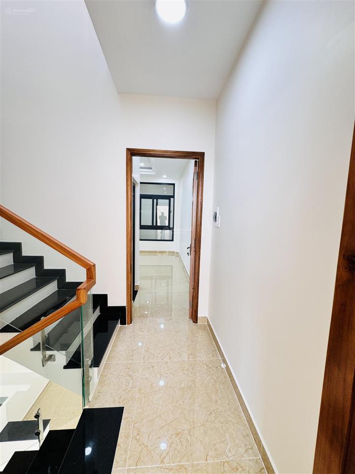 Bán nhà quốc lộ 13 gần sông sài gòn, vạn phúc city dọn vào ở ngay trước tết. đông nam mát mẻ