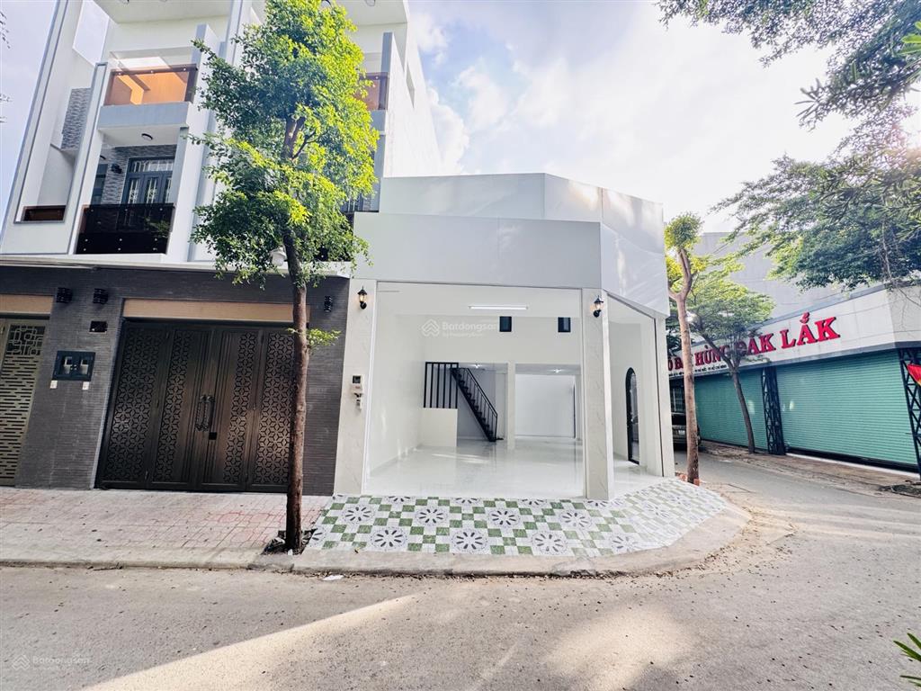 Bán nhà góc 2 mặt tiền kinh doanh quốc lộ 13  đường thông bàn cờ sát vạn phúc city, đang cho thuê