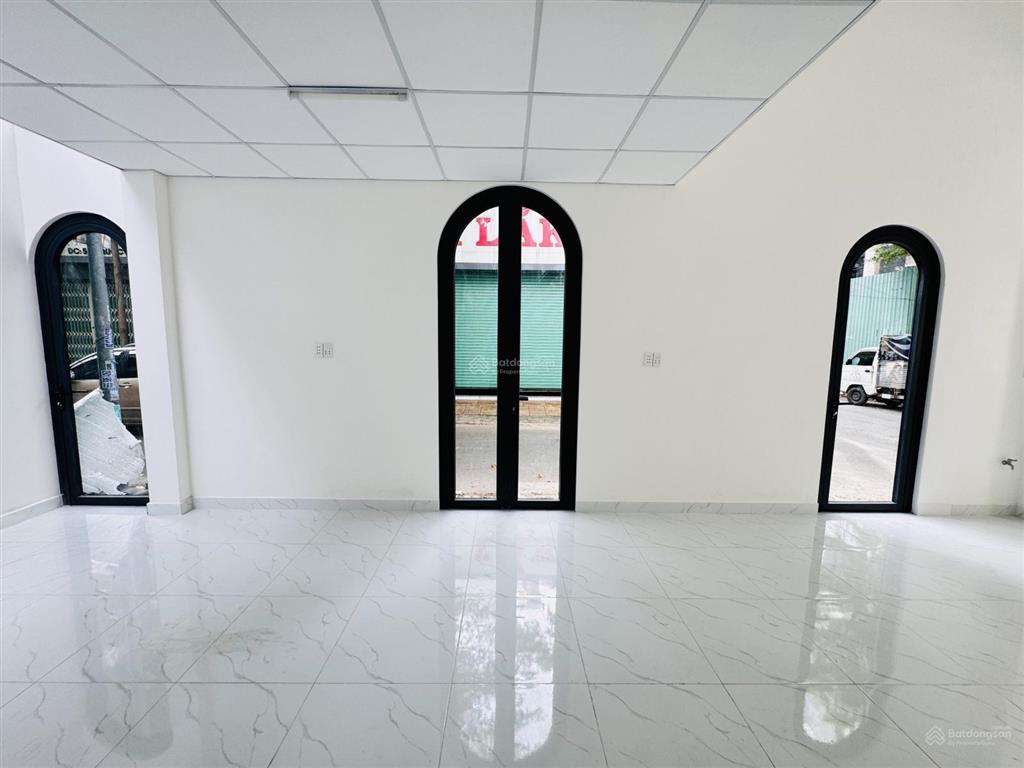 Bán nhà góc 2 mặt tiền kinh doanh quốc lộ 13  đường thông bàn cờ sát vạn phúc city, đang cho thuê