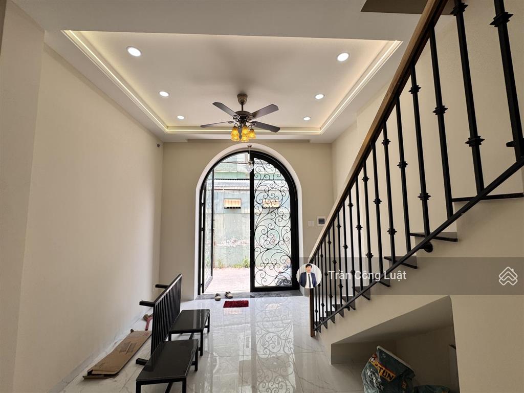 Bán nhà hẻm ô tô quốc lộ 13  thiết kế phong cách châu âu, shr hoàn công. ngang rộng 7,8m