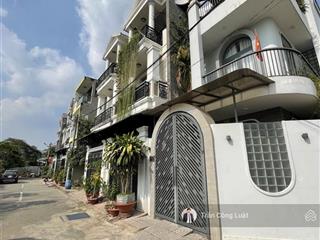Nhà mới xây 4 tầng hẻm ô tô quốc lộ 13 gần chợ đầu mối thủ đức. shr vào ở ngay