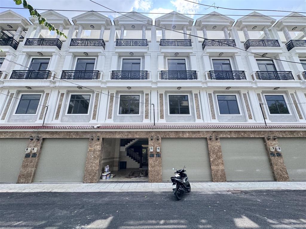 Bán nhà quốc lộ 13  thủ đức. gần vạn phúc city, sổ hồng hoàn công, đường xe tải