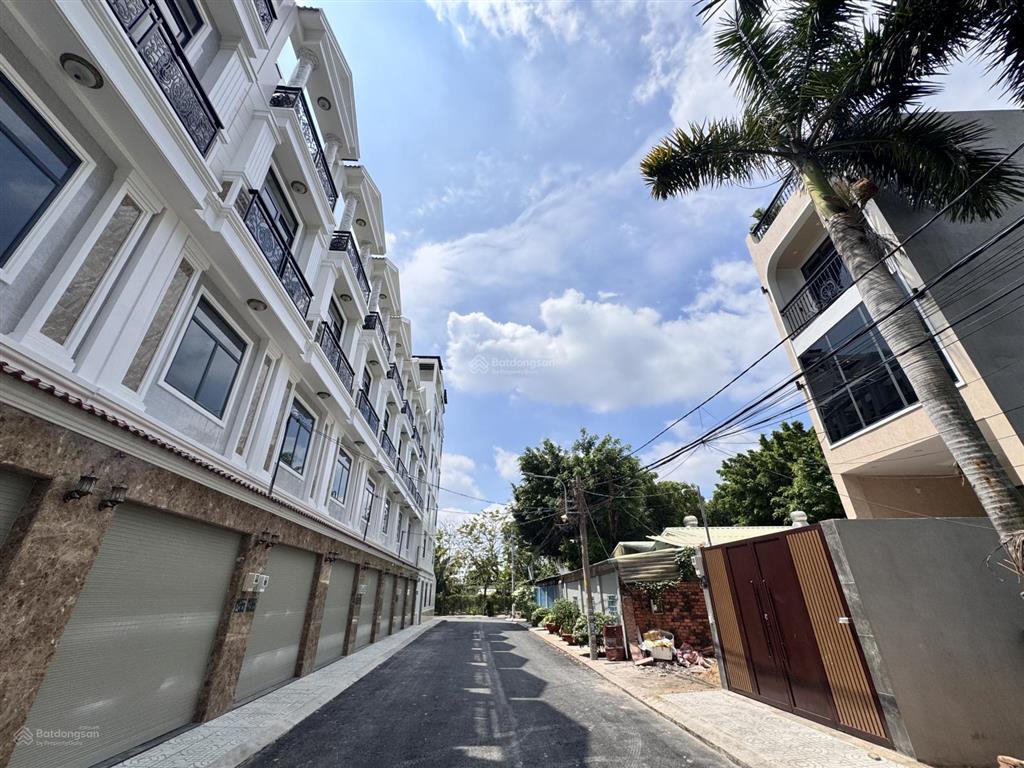 Bán nhà quốc lộ 13  thủ đức. gần vạn phúc city, sổ hồng hoàn công, đường xe tải