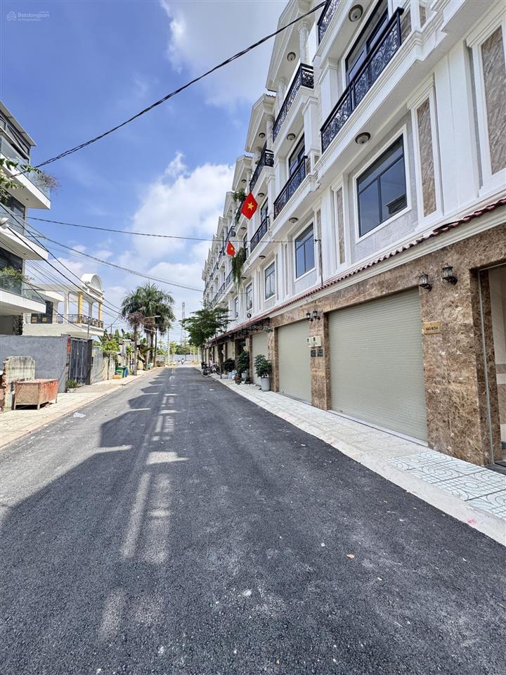Bán nhà quốc lộ 13  thủ đức. gần vạn phúc city, sổ hồng hoàn công, đường xe tải