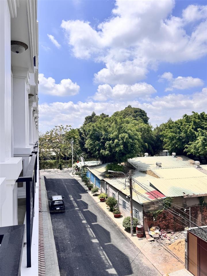 Bán nhà quốc lộ 13  thủ đức. gần vạn phúc city, sổ hồng hoàn công, đường xe tải