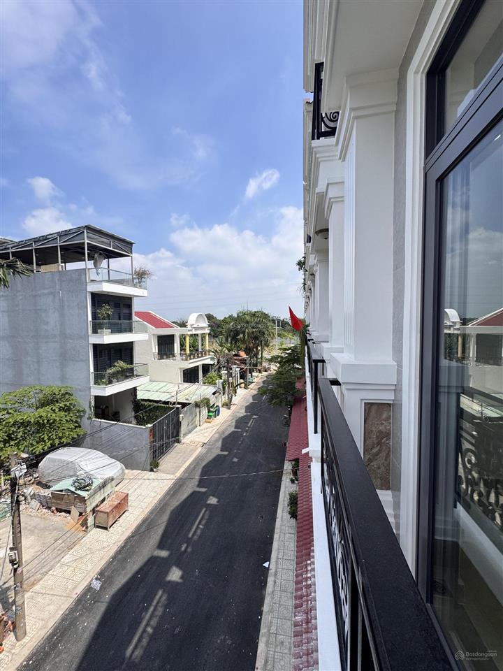 Bán nhà quốc lộ 13  thủ đức. gần vạn phúc city, sổ hồng hoàn công, đường xe tải