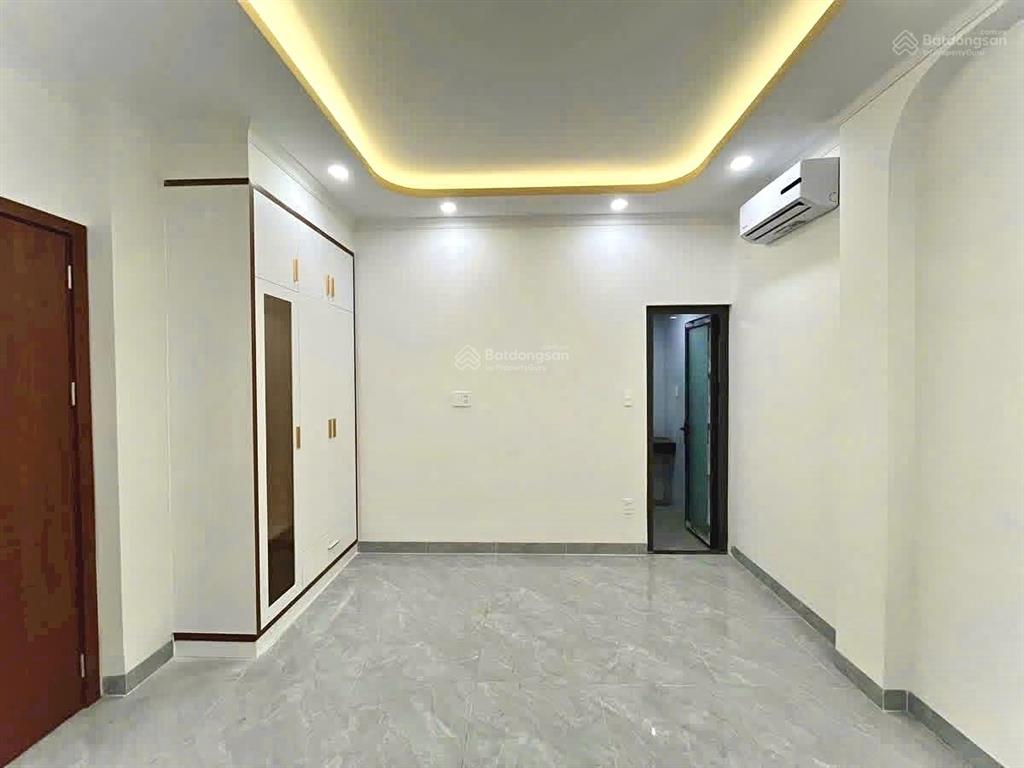 Bán nhà mới gần chợ hiệp bình ngang 6m rộng rãi sổ hồng riêng, dân cư đông đúc.
