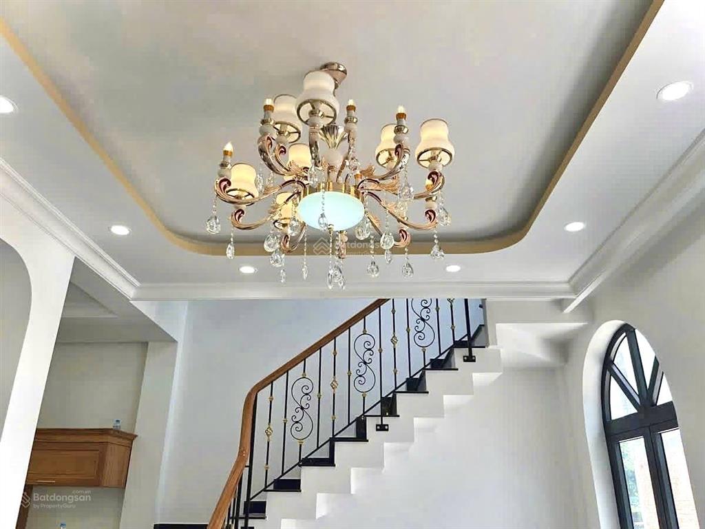 Bán nhà mới gần chợ hiệp bình ngang 6m rộng rãi sổ hồng riêng, dân cư đông đúc.