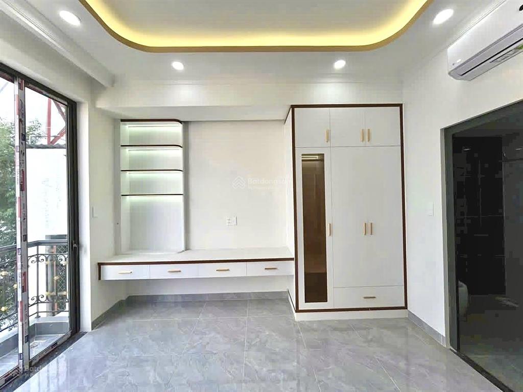 Bán nhà mới gần chợ hiệp bình ngang 6m rộng rãi sổ hồng riêng, dân cư đông đúc.